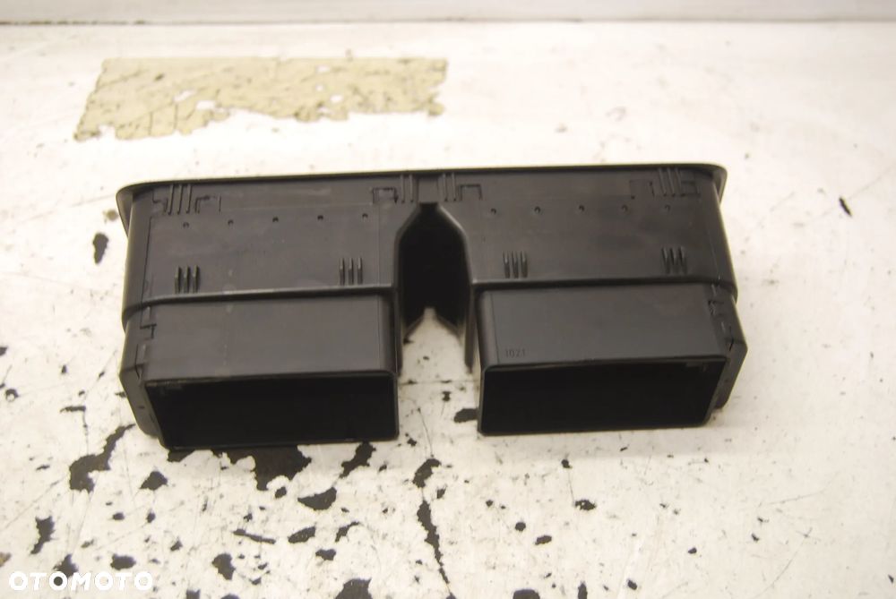 KRATKA NAWIEWU ŚRODKOWA 8L0820951 AUDI A3 8L SEAT TOLEDO II LEON I - 2