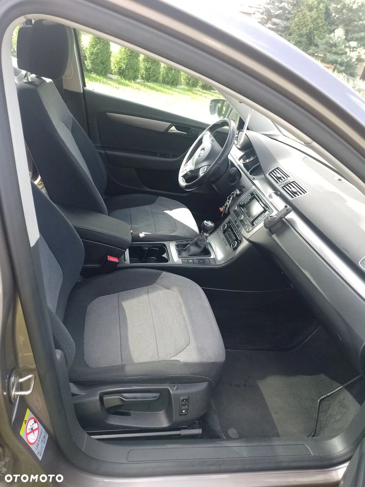 Volkswagen Passat - 12
