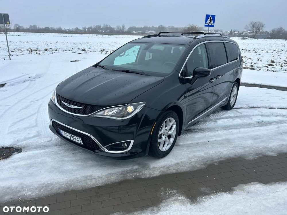 Chrysler Pacifica - 1