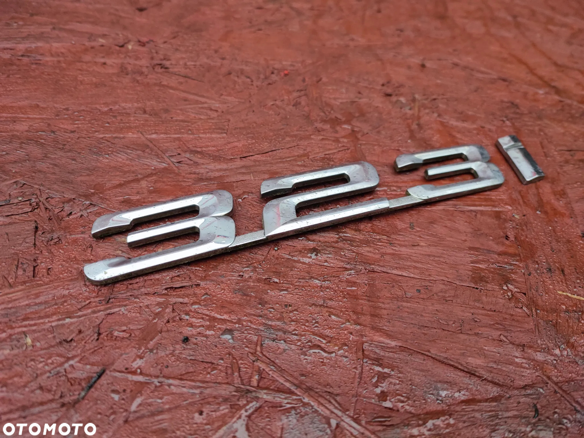 BMW E36 ORYGINALNY ZNACZEK / EMBLEMAT NA KLAPĘ 323i O NR. 8 170 184 / 8 108 831 OEM - 3
