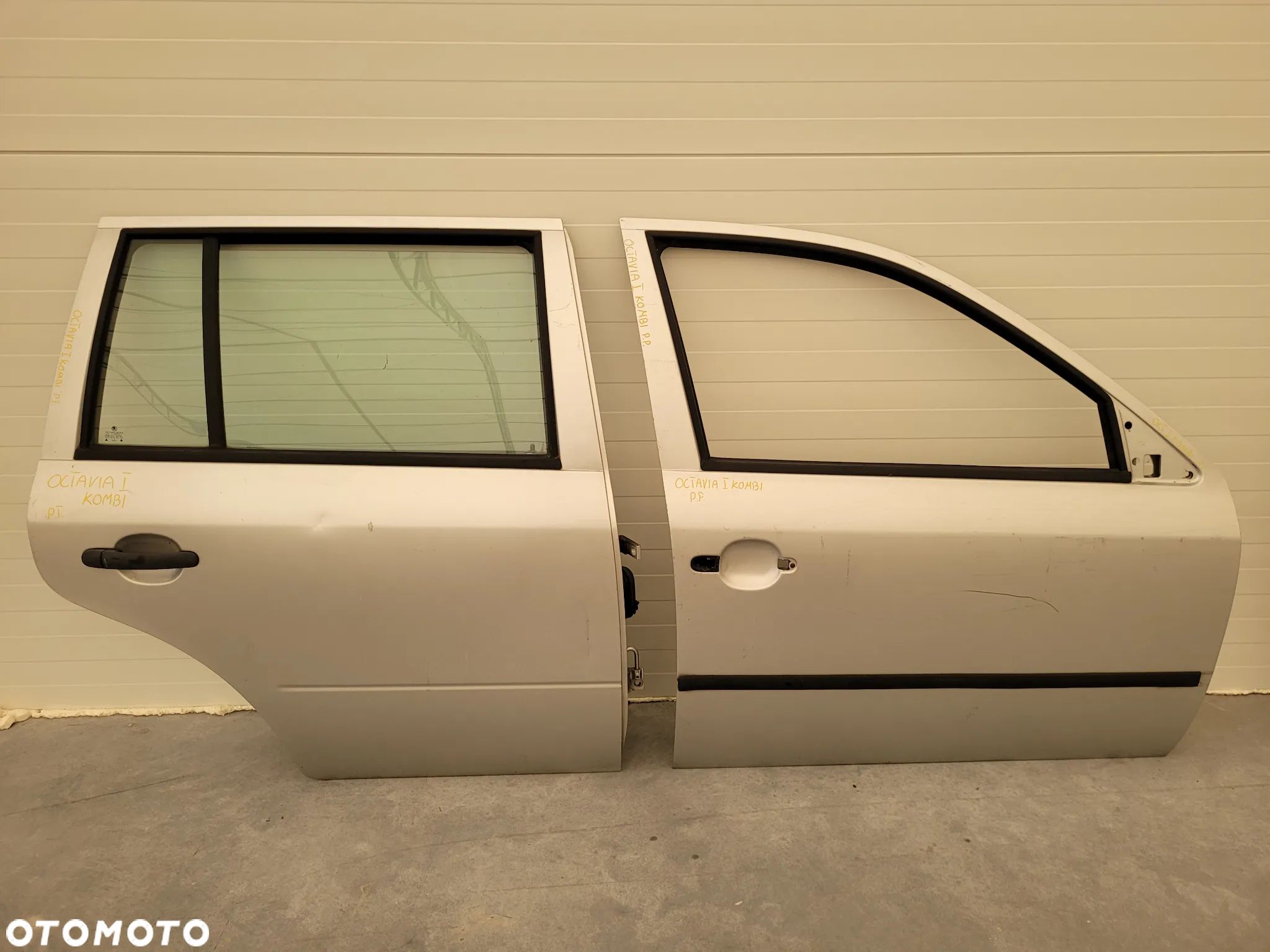 DRZWI PRAWY PRZÓD TYŁ SKODA OCTAVIA I KOMBI SREBRNE - 1