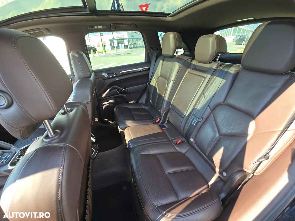 Porsche Cayenne - 14
