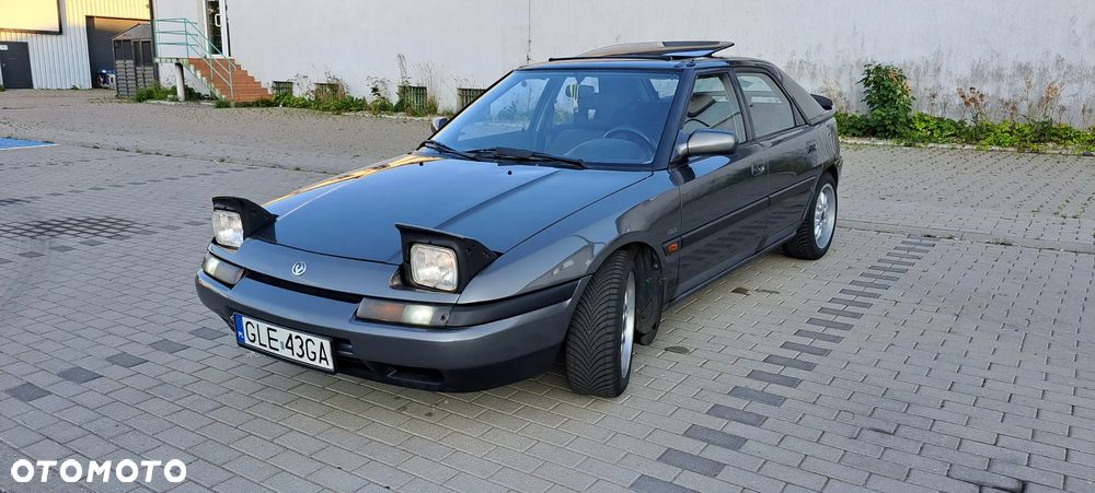 Mazda 323F - 1