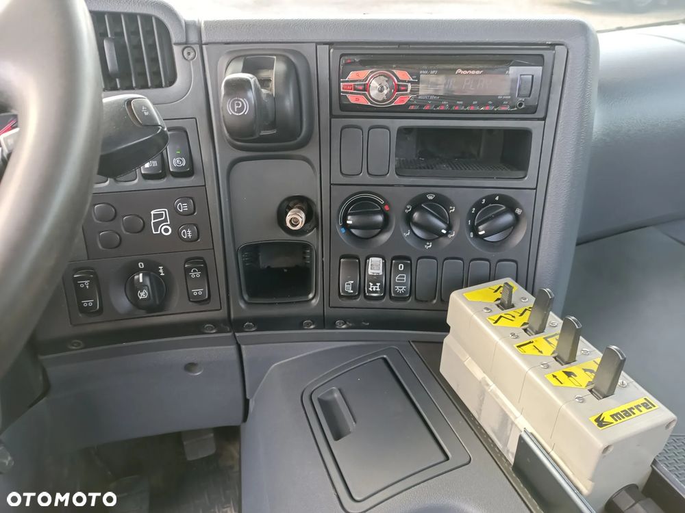 Scania P320 6x2 Hakowiec Marrel , oś skrętna - 21