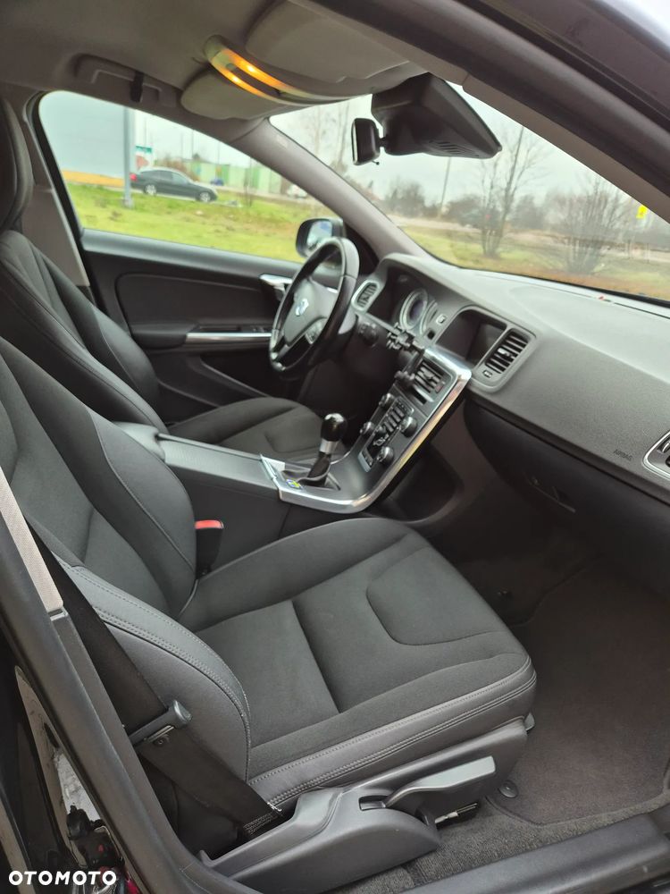 Volvo V60 D5 Momentum - 17
