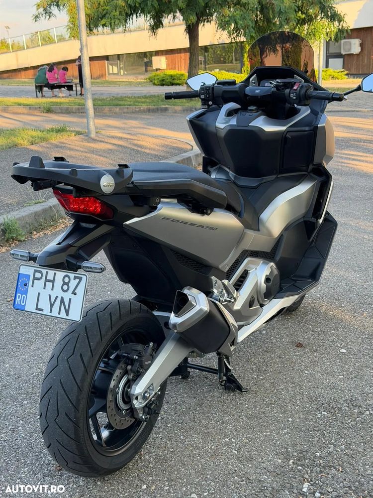 Honda Forza 750 - 4
