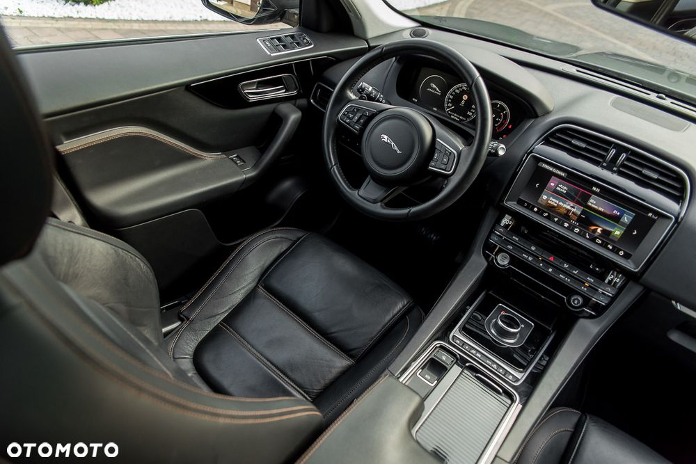 Jaguar F-Pace 2.0 i4D AWD Prestige - 28