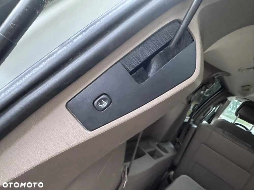 Chrysler Town & Country 3.6 Limited - 12