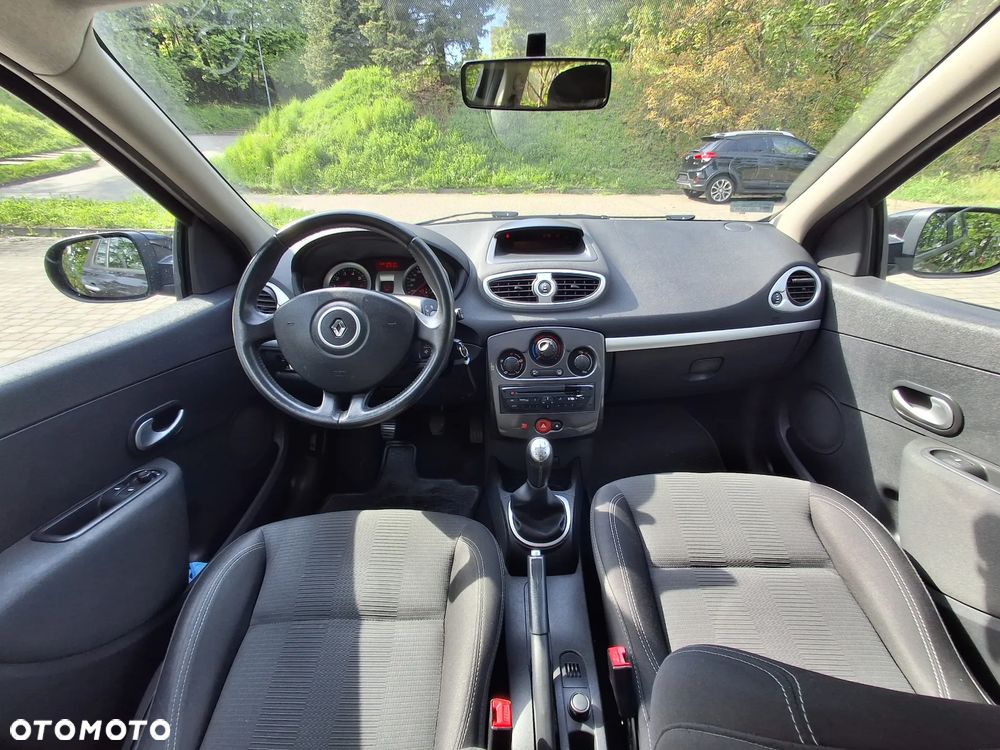Renault Clio 1.2 16V TCE Alize - 9