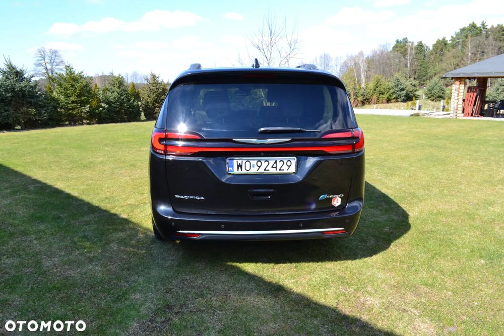 Chrysler Pacifica - 4