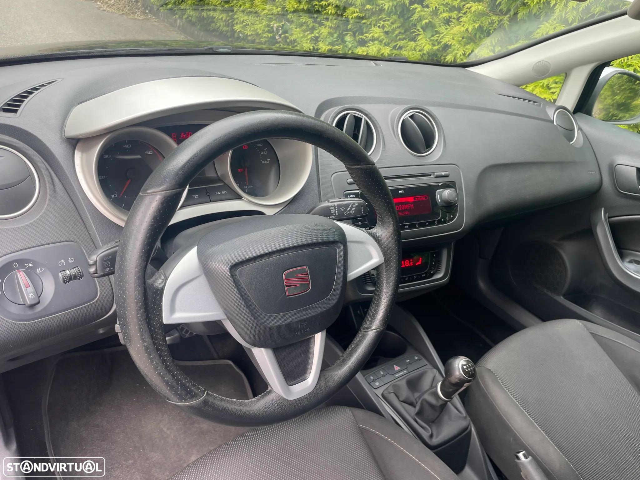 SEAT Ibiza 1.6 TDI 25 Anos DPF - 9