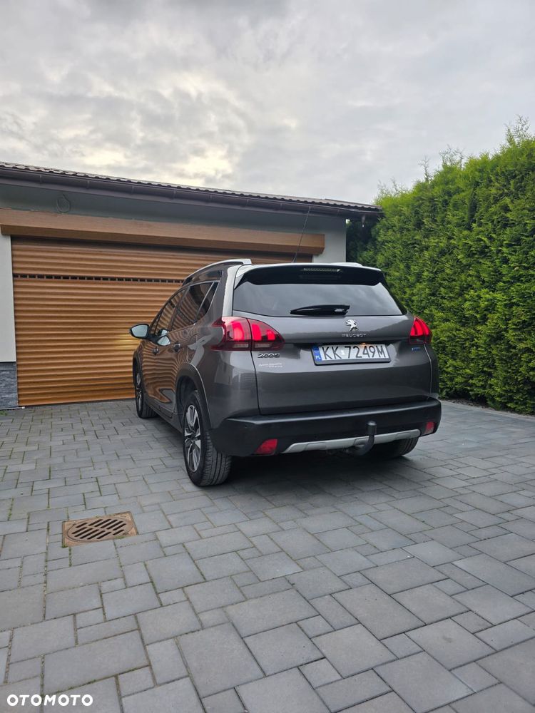 Peugeot 2008 1.2 Pure Tech Allure S&S - 11