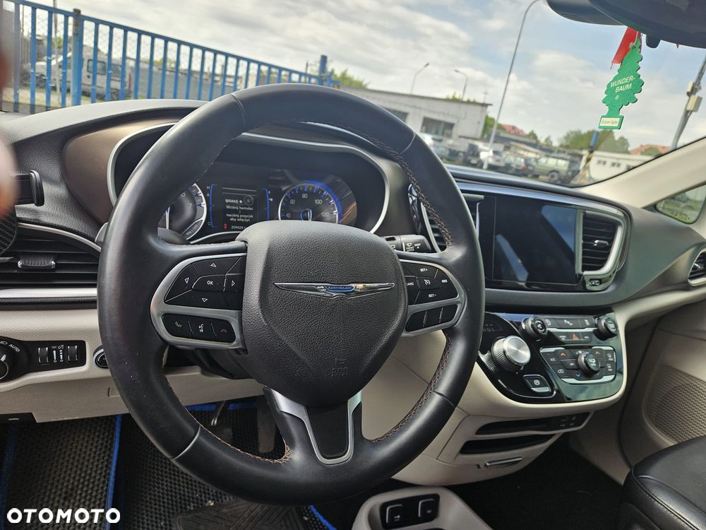 Chrysler Pacifica - 10