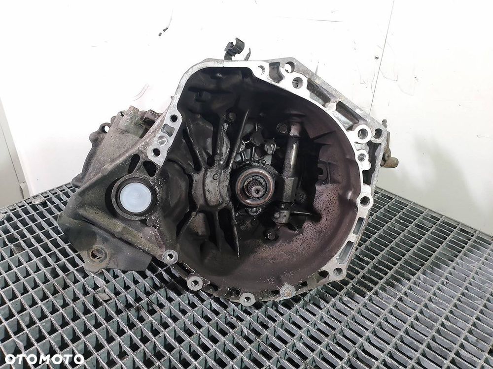 SKRZYNIA BIEGÓW MANUALNA TOYOTA YARIS II ( 06-11 ) 1.3 VVTI - 1