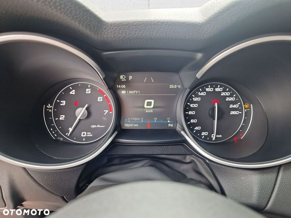 Alfa Romeo Stelvio - 17