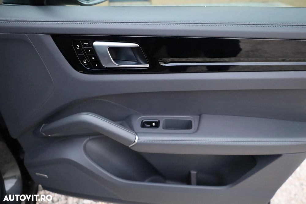 Porsche Cayenne Coupe Standard - 26