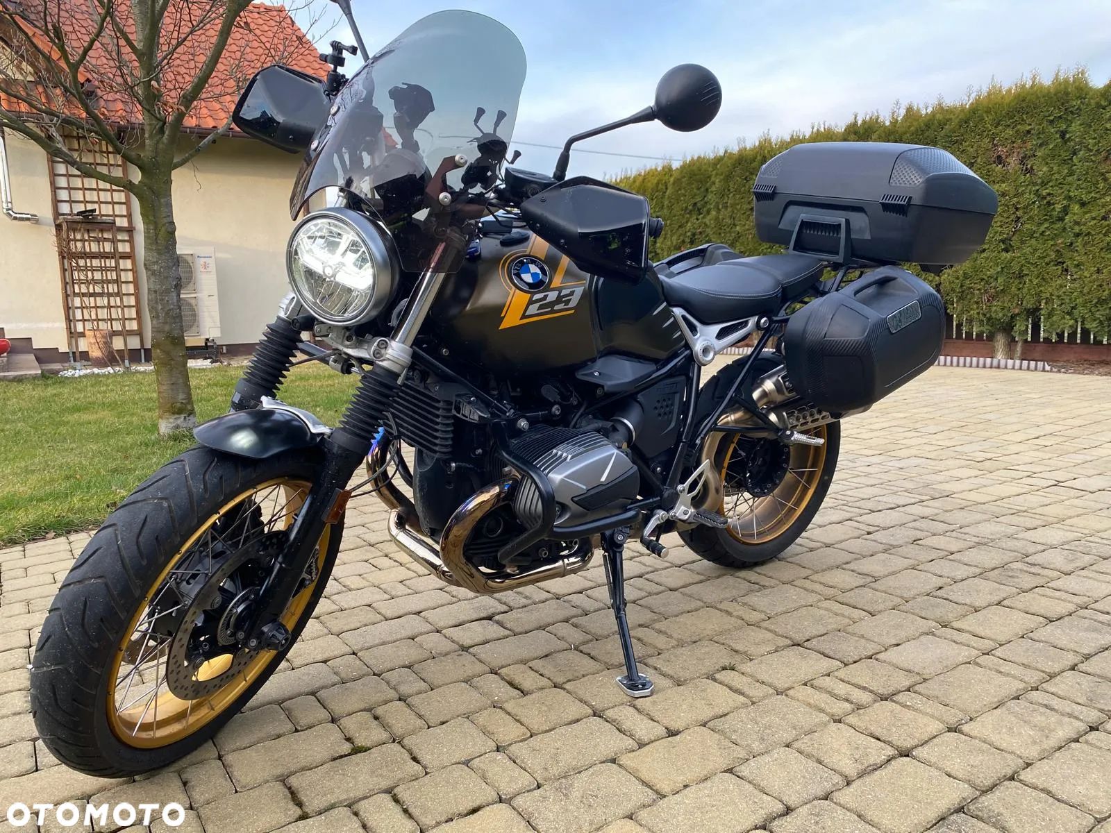 BMW R - 1