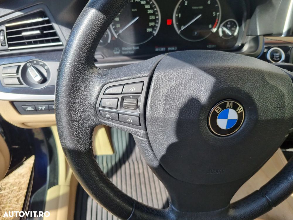 BMW Seria 5 520d xDrive Touring Aut. - 24