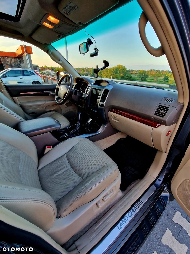 Toyota Land Cruiser - 10