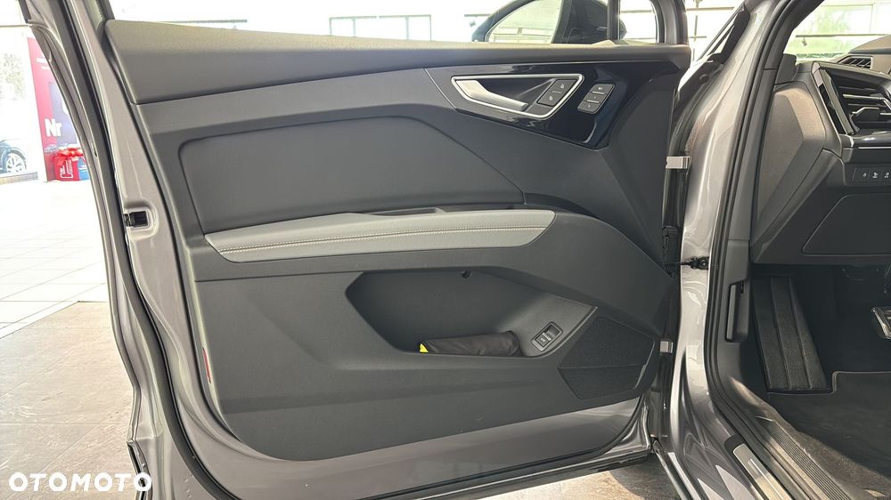 Audi Q4 e-tron - 11