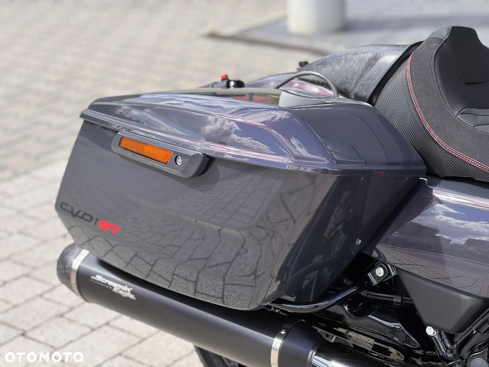 Harley-Davidson CVO Street Glide - 10