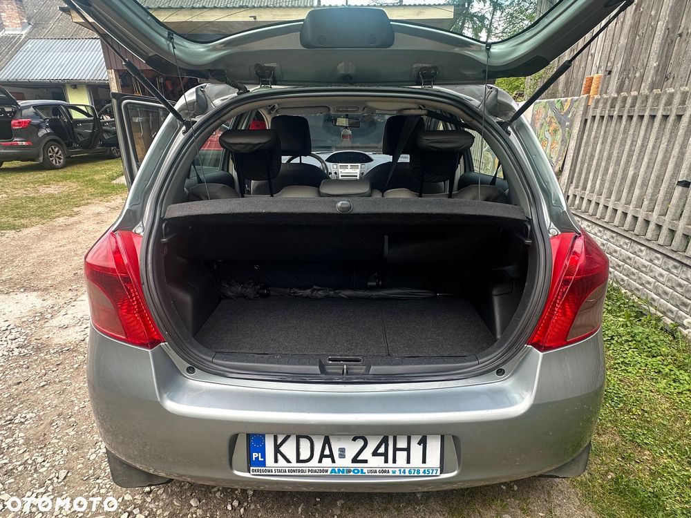 Toyota Yaris - 24