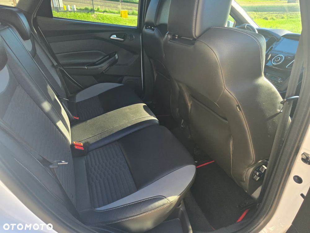 Ford Focus 2.0 EcoBoost ST mit Leder-Exclusiv-Paket - 25