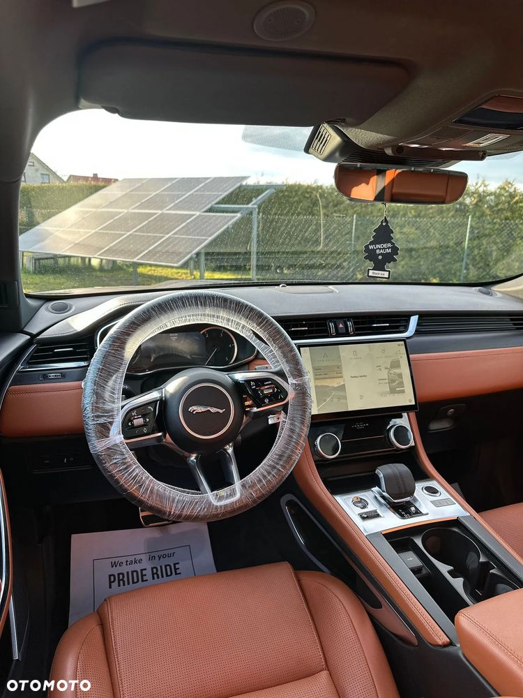 Jaguar F-Pace - 8