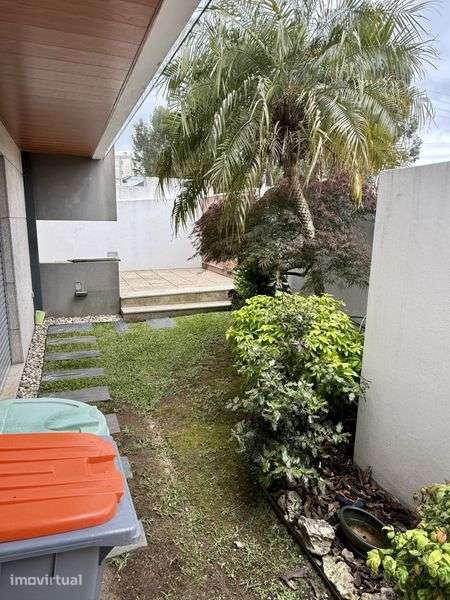 Moradia T3 de 3 Pisos em Argoncilhe – Excelente Oportunidade - Grande imagem: 2/12