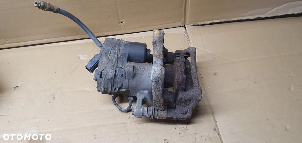 Zacisk hamulcowy prawy tył tylny prawy VW Passat B6 - 5