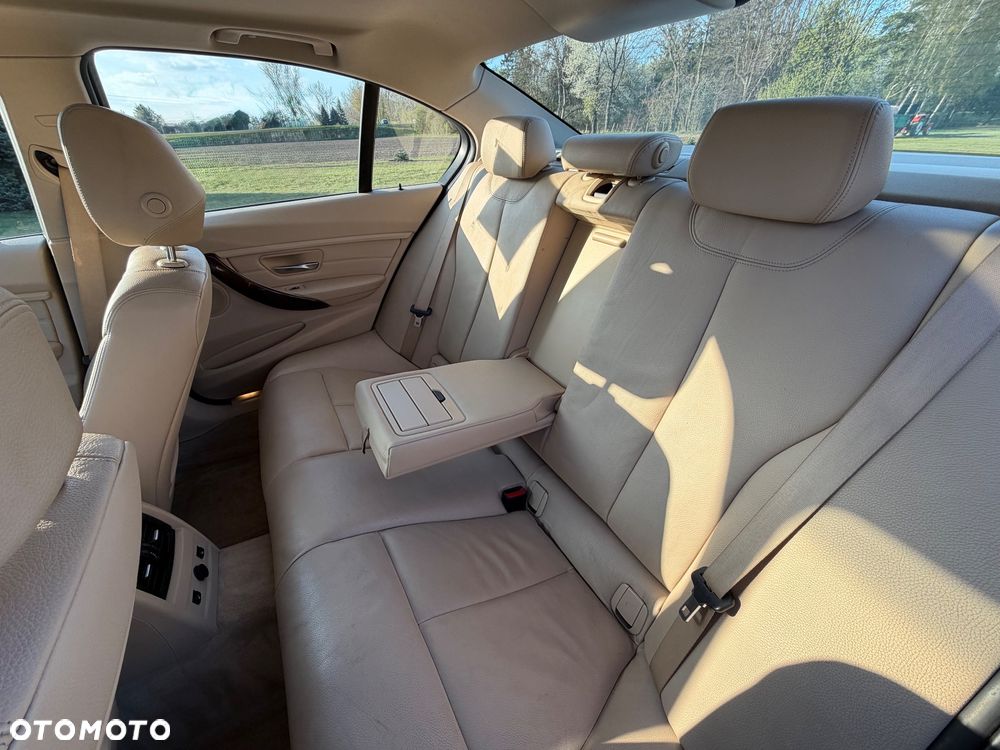 BMW Seria 3 328i xDrive Luxury Line - 8