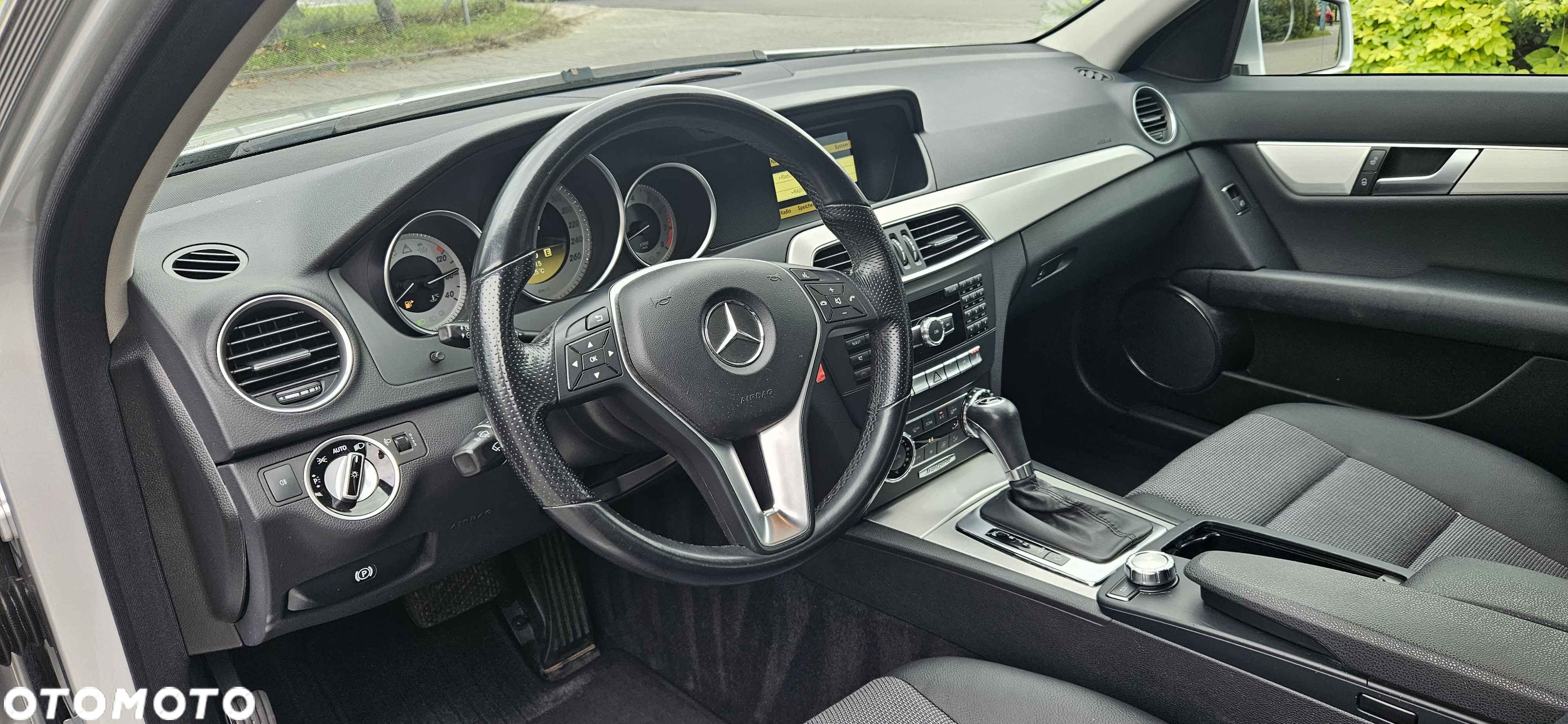Mercedes-Benz Klasa C 180 T CGI Automatik BlueEFFICIENCY Avantgarde - 19