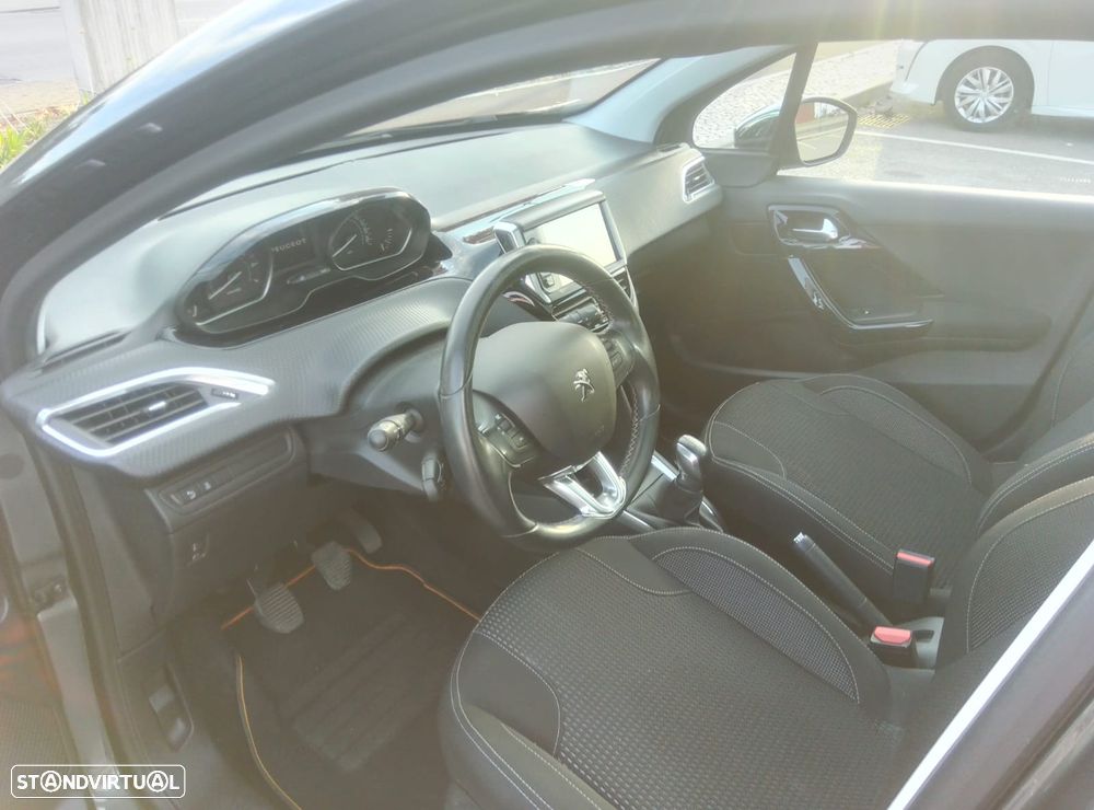 Peugeot 208 PureTech 82 Start & Stop Allure - 11