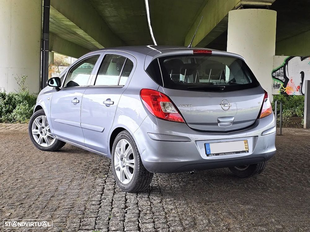 Opel Corsa 1.2 Enjoy - 2