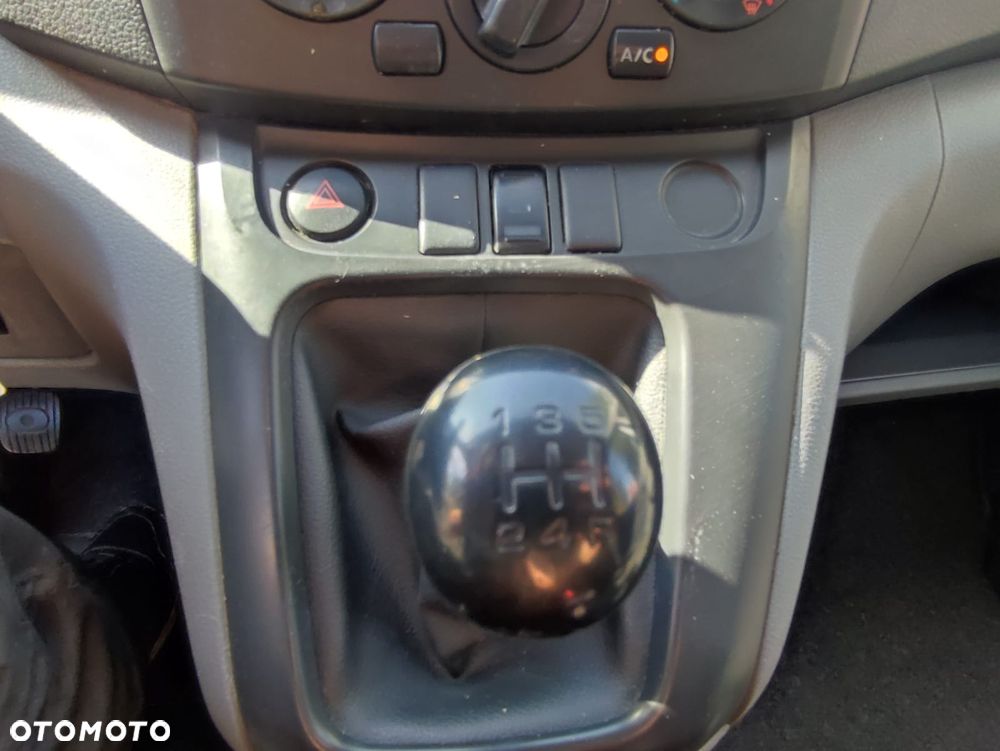 Nissan NV200 - 19