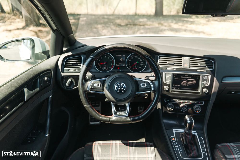 VW Golf 2.0 TSi GTi DSG Performance - 25