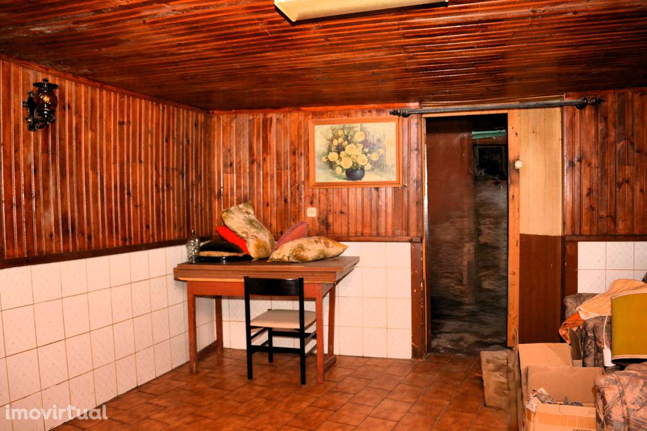 Prédio T4 - 3 Pisos - Centro Histórico da Covilhã - Grande imagem: 3/11