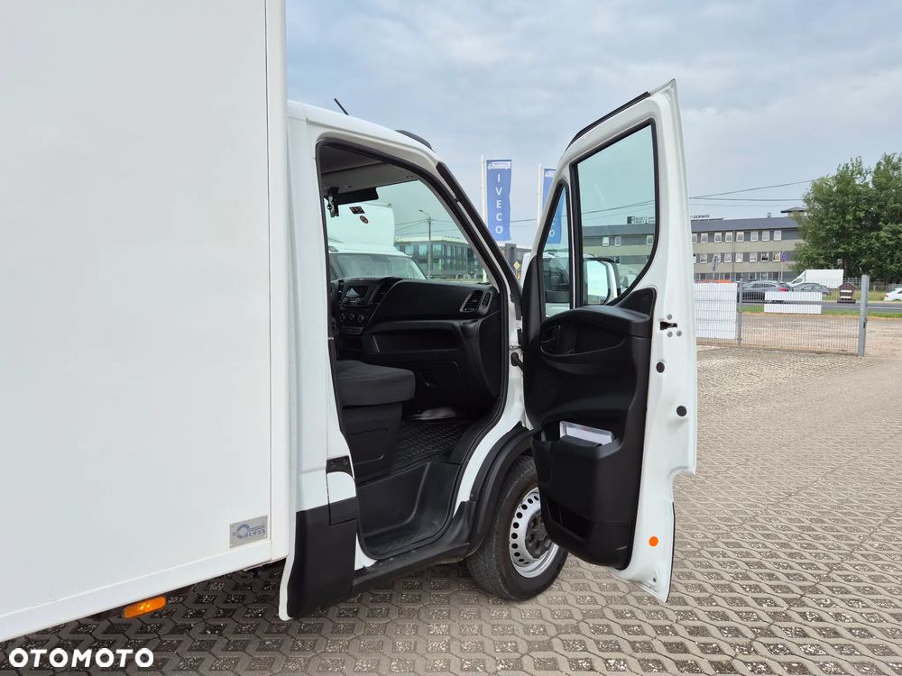 Iveco Daily 35S14 2.3 HPi, kontener 8PAL, winda 750KG, klimatyzacja - 17