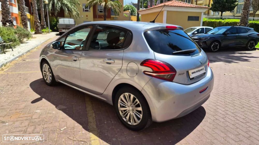 Peugeot 208 1.2 PureTech Signature - 3