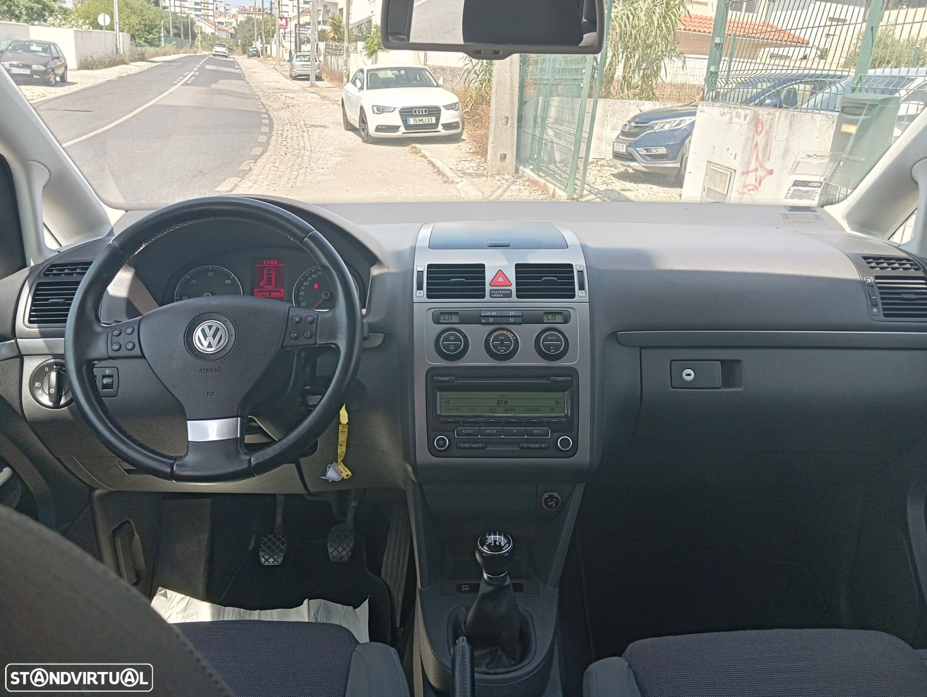 VW Touran 1.9 TDi Highline 7L - 12