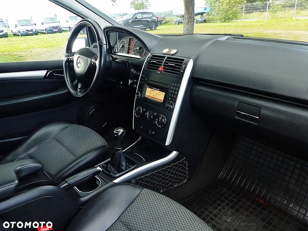 Mercedes-Benz Klasa A 160 BlueEFFICIENCY Elegance - 24
