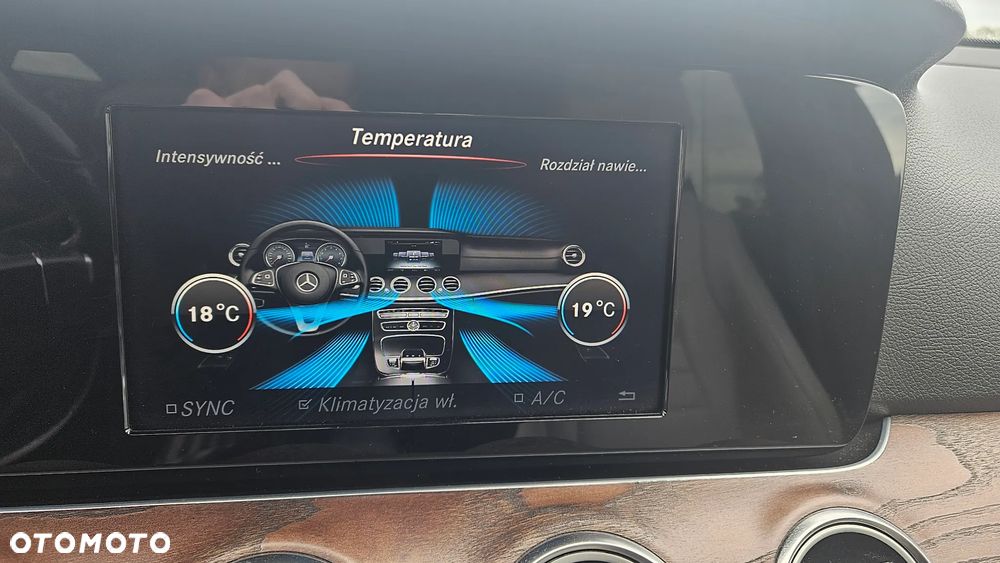 Mercedes-Benz Klasa E 220 d 9G-TRONIC - 26
