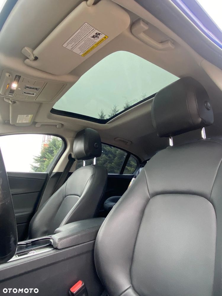 Jaguar XE 25t Prestige - 9