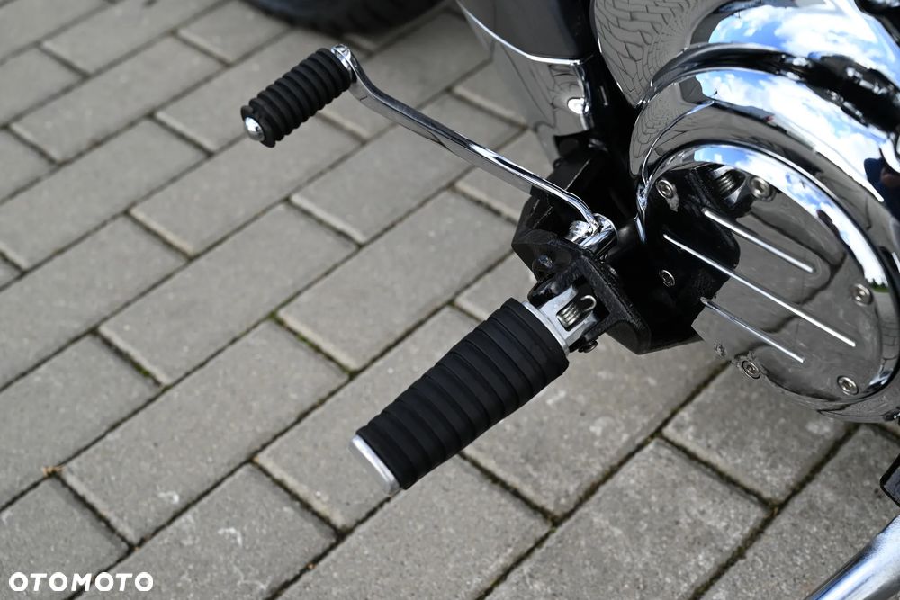 Suzuki Intruder - 38