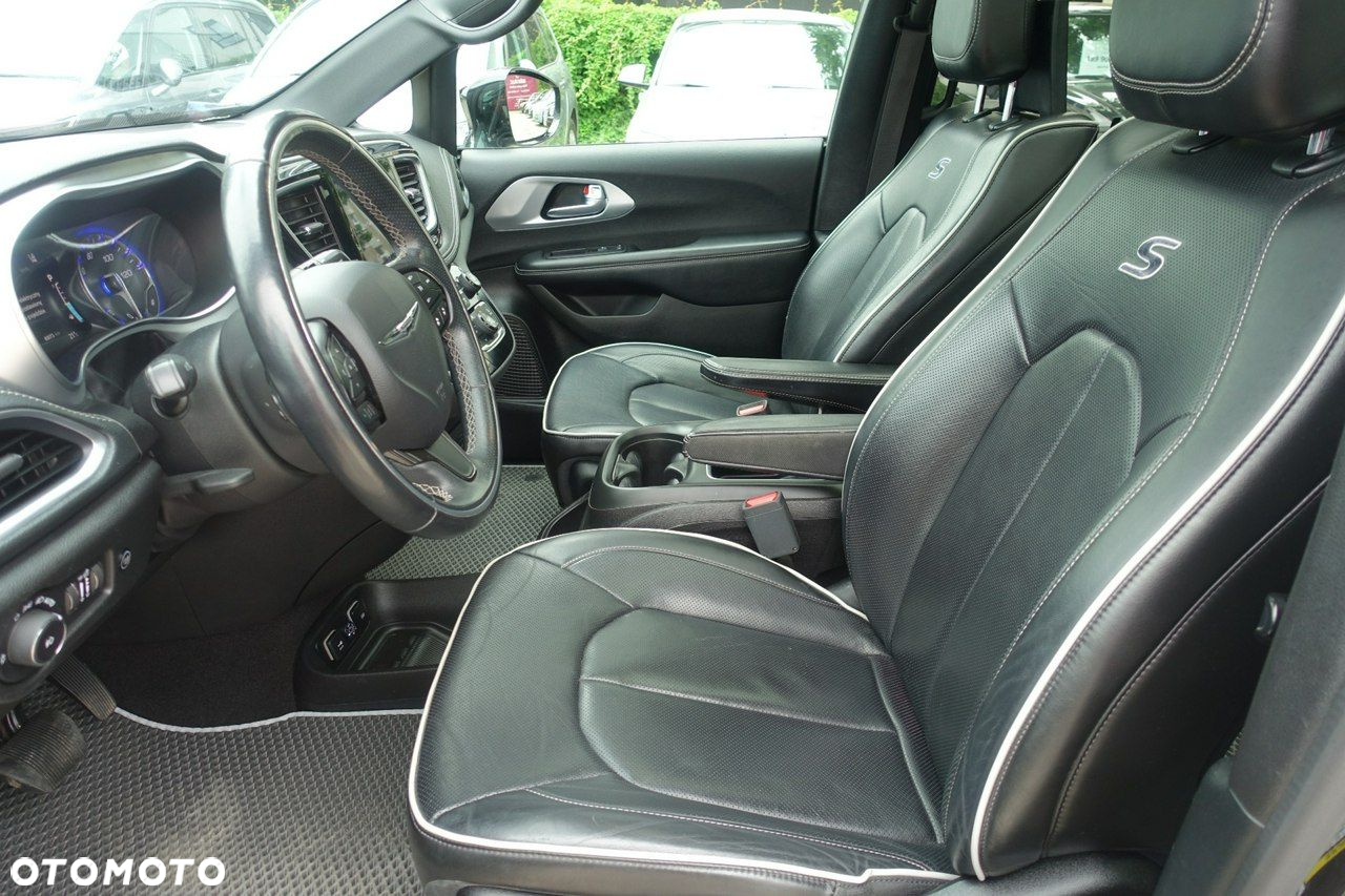 Chrysler Pacifica - 13