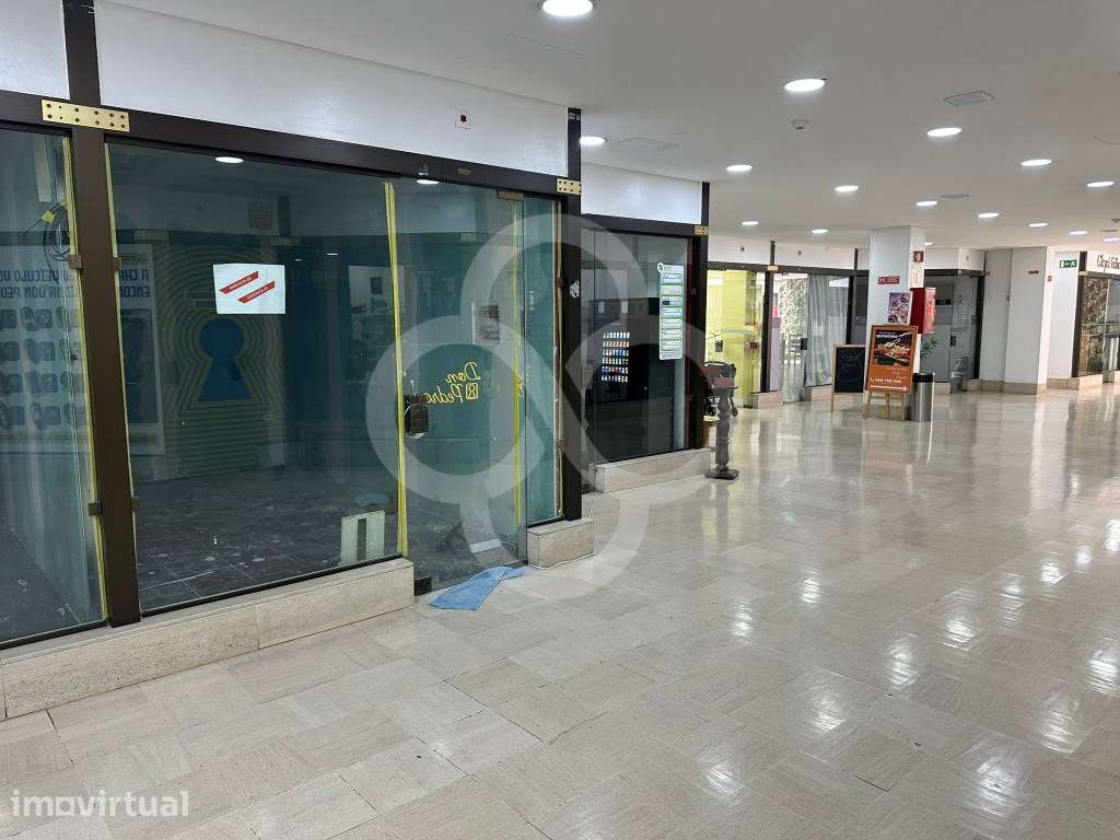 Loja ou escritório no Centro Comercial das Pedralvas em Benfica Lisboa - Grande imagem: 5/13
