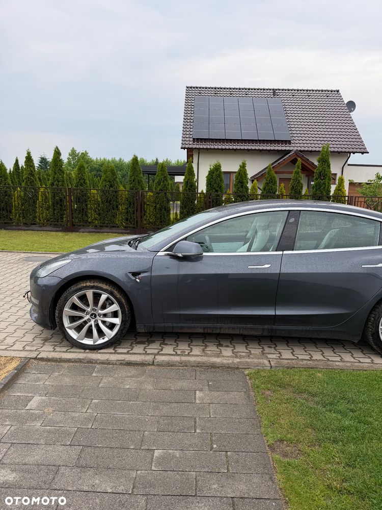 Tesla Model 3 - 5
