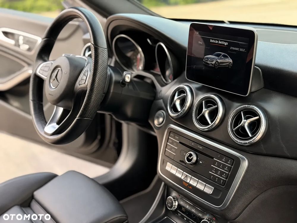Mercedes-Benz CLA 250 4-Matic - 12