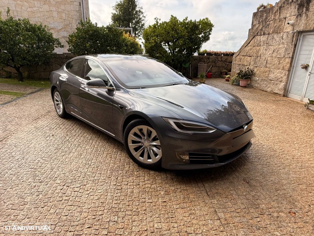 Tesla Model S - 1