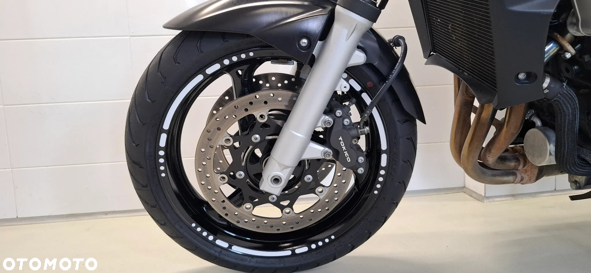 Suzuki GSR - 16